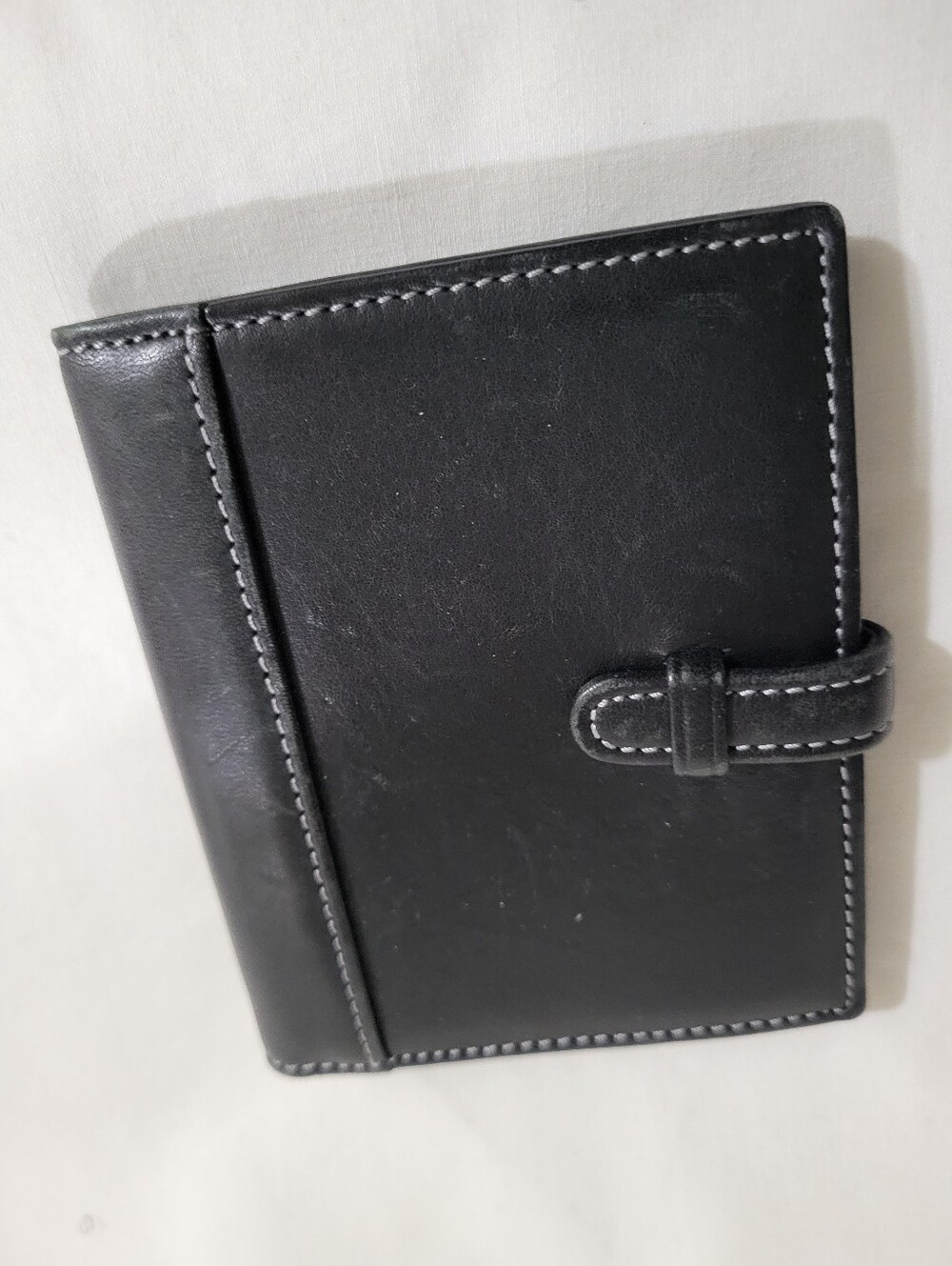 Coach Leather Card Wallet - Sleek Bifold with Contrast Stitching